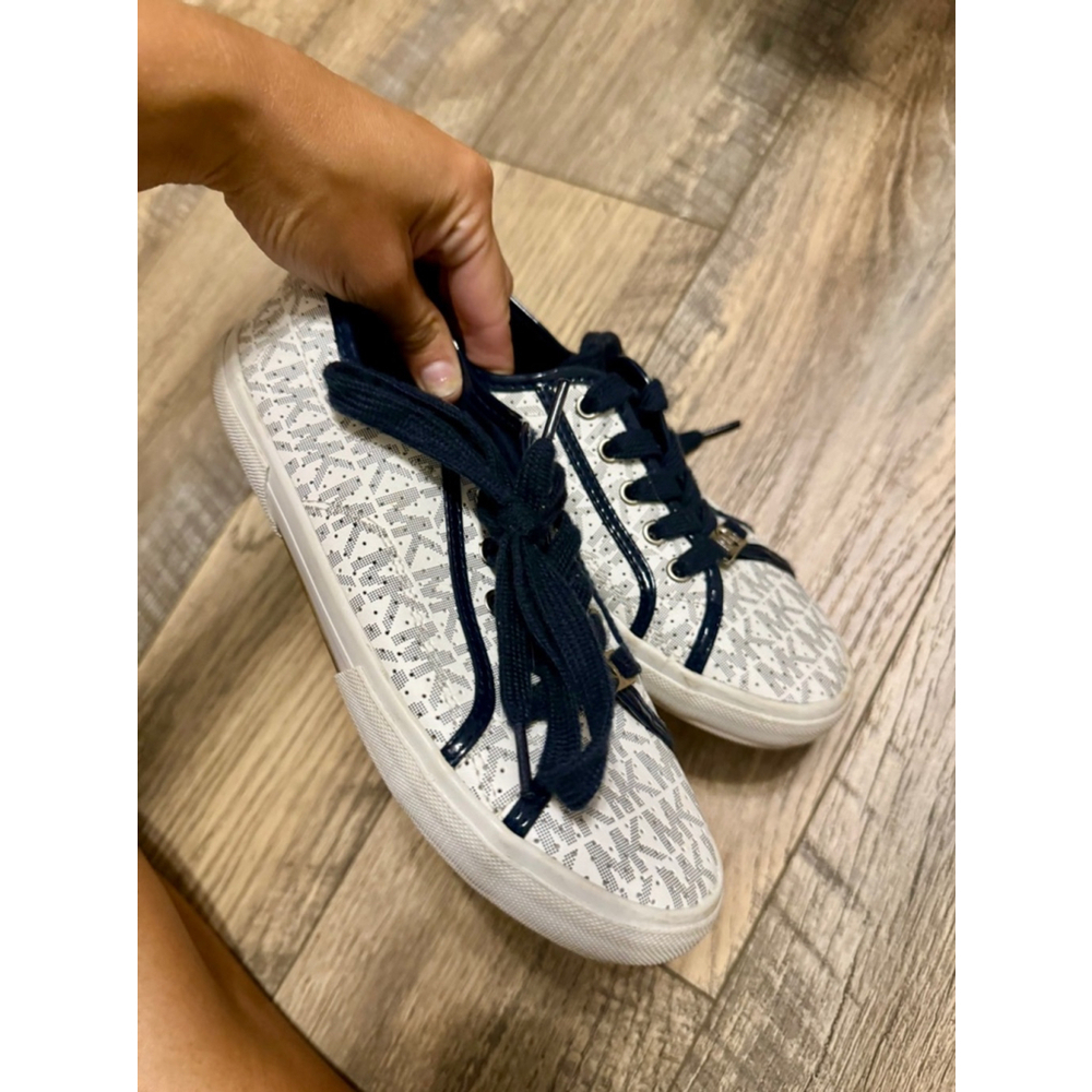 Michael Kors IMA Boreum Fashion White/Navy Size 3 Fashion Sneakers - fits 5.5 W - Picture 3 of 10